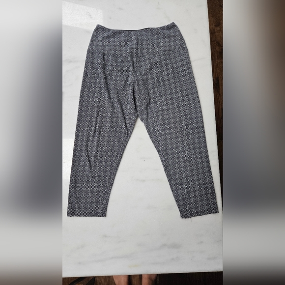 Dressbarn US Large Black And Gray Capri Leggings - Picture 1 of 5